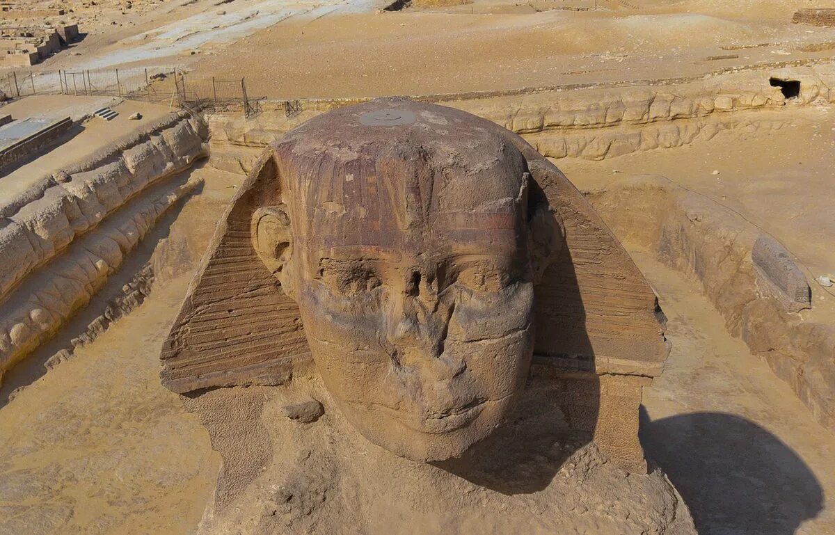 Нос в древности. Большой сфинкс Египет. Сфинкс 2023 Египет. Египет люк на голове сфинкса. Пирамиды Египта внутри сфинкса.