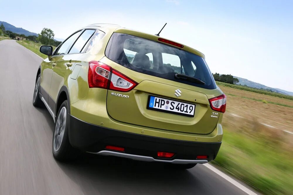 Кроссоверы 2014. Suzuki sx4 s-Cross. Судзуки sx4 2013. Сузуки sx4 2014. Suzuki sx4 New.