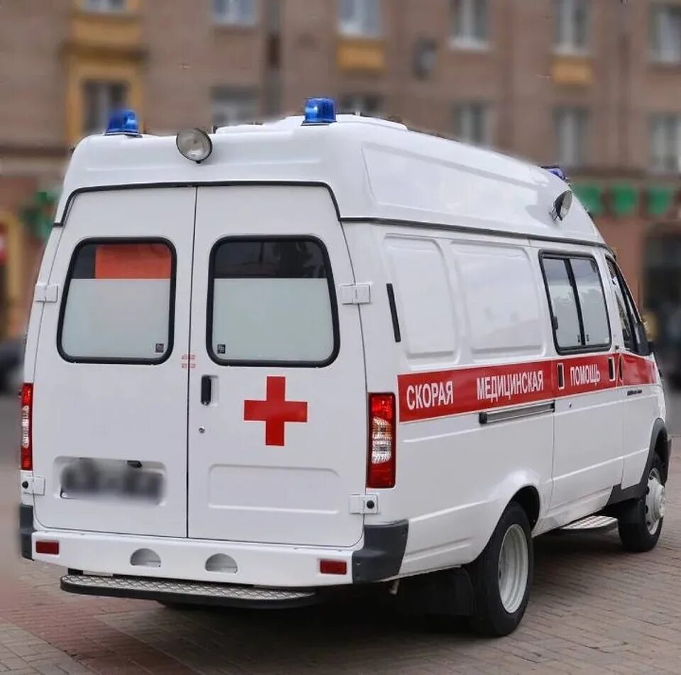 Как выглядит черная скорая помощь Саратовчанку включили в список "невероятно красивых фельдшеров скорой помощи"