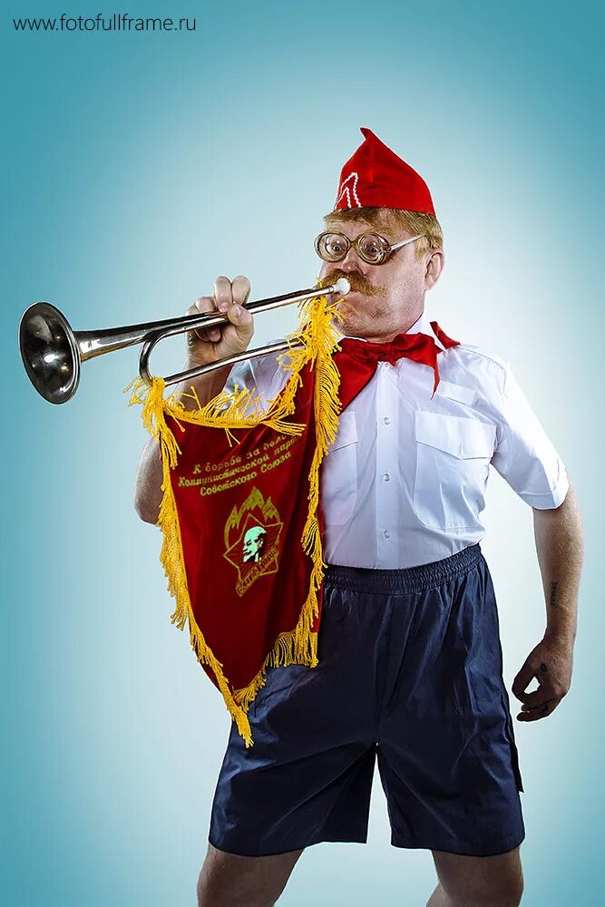 добрый человек всегда готов. советские пионерские плакаты. пионер горнист. утренняя зорька ссср. пионер-с.