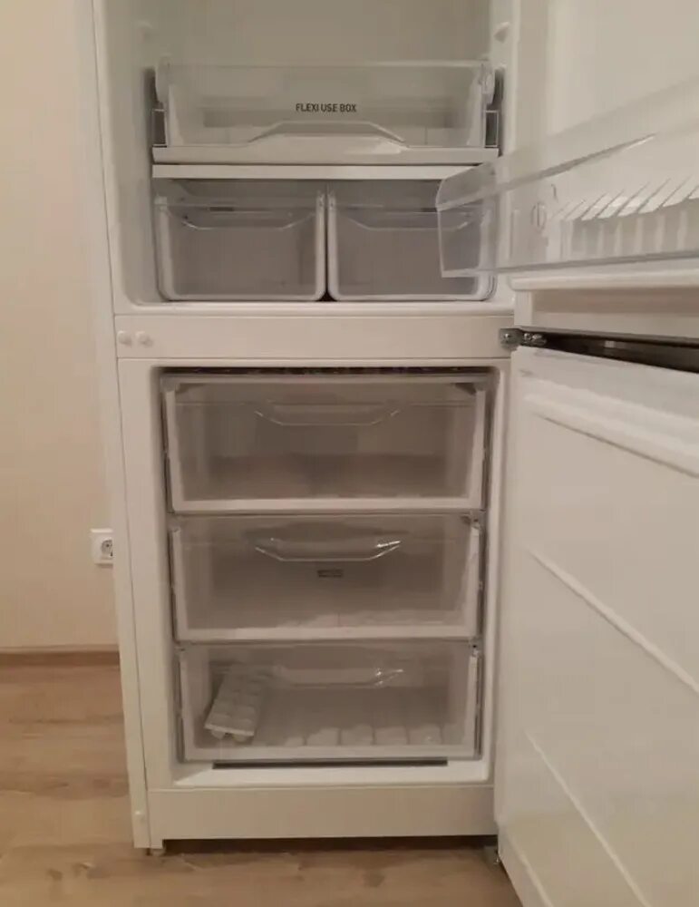 Холодильник Индезит ДС 4200 W. Холодильник морозильник индезит