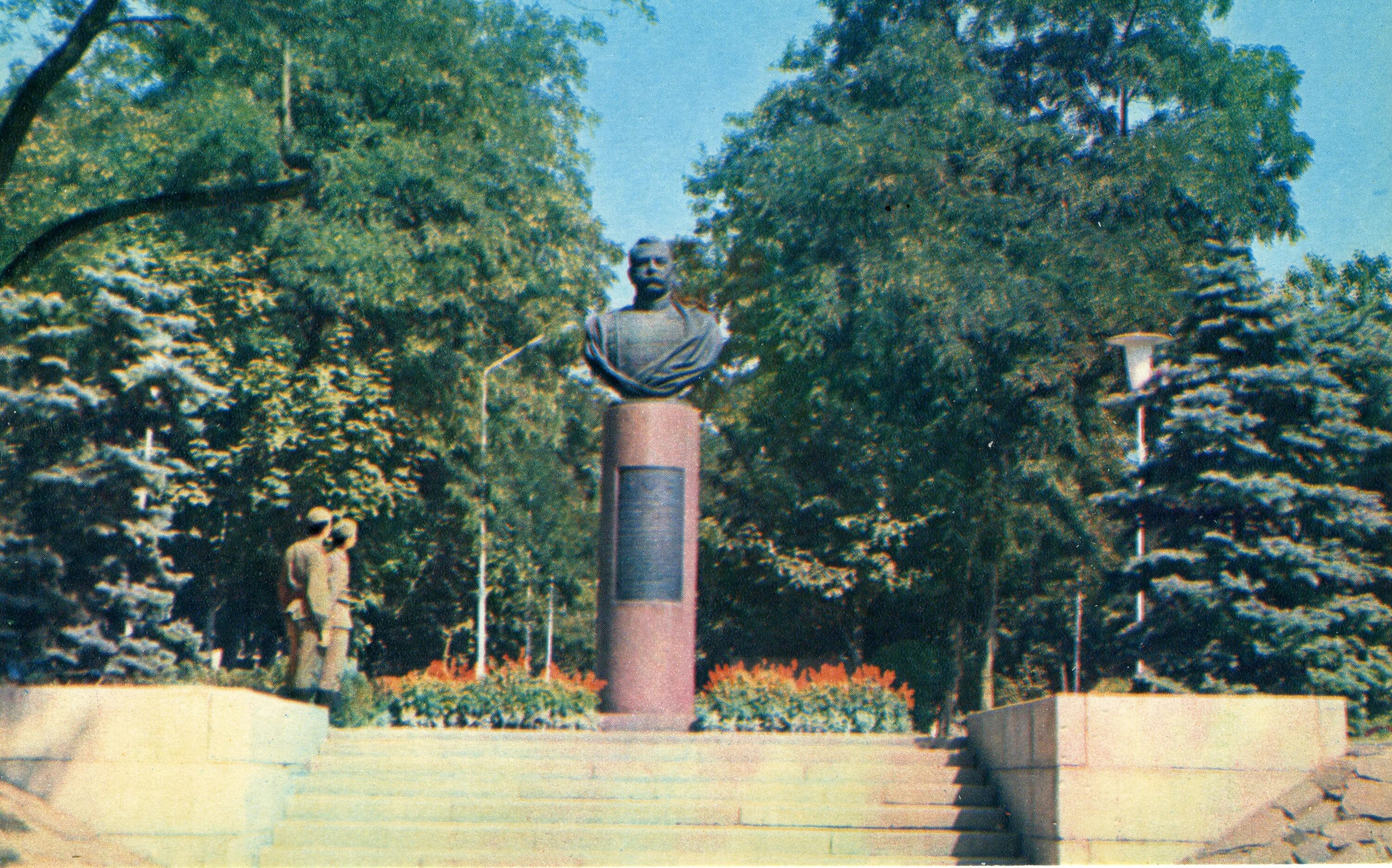 Фк ска ростов на дону 60 годы. Ростов-на-дону 1970-е. Ростов на дону 1973 год. Театр в ростове на дону 1930. Стачки ростов 80 год.