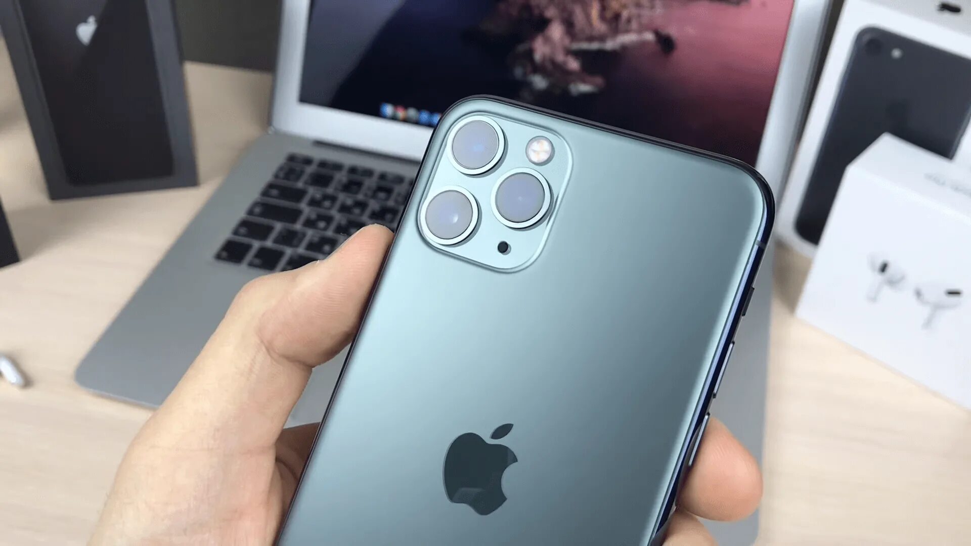 Покупать ли айфон 11 в 2025. Iphone 11 pro серый. айфон 11 серый. iphone 11 обзор. iphone 11 pro обзор.