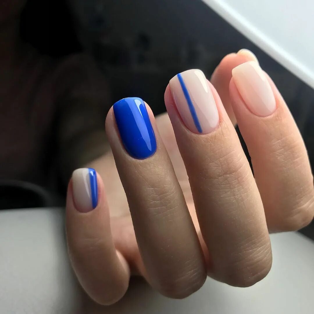 Квадратный маникюр. Дизайны ногтей 2023 мягкий квадрат. Маникюр мягкий квадрат дизайн. Маникюр на короткие квадратные ногти. Дизайны ногтей 2023 мягкий квадрат.