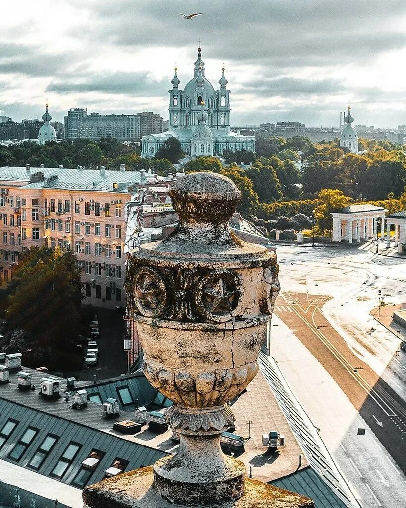 Михайловский дворец павла 1. Дворцовая площадь в санкт-петербурге сверху. Питер львиный переулок. Дворцовая площадь в санкт-петербурге. Достопримечательности питера.