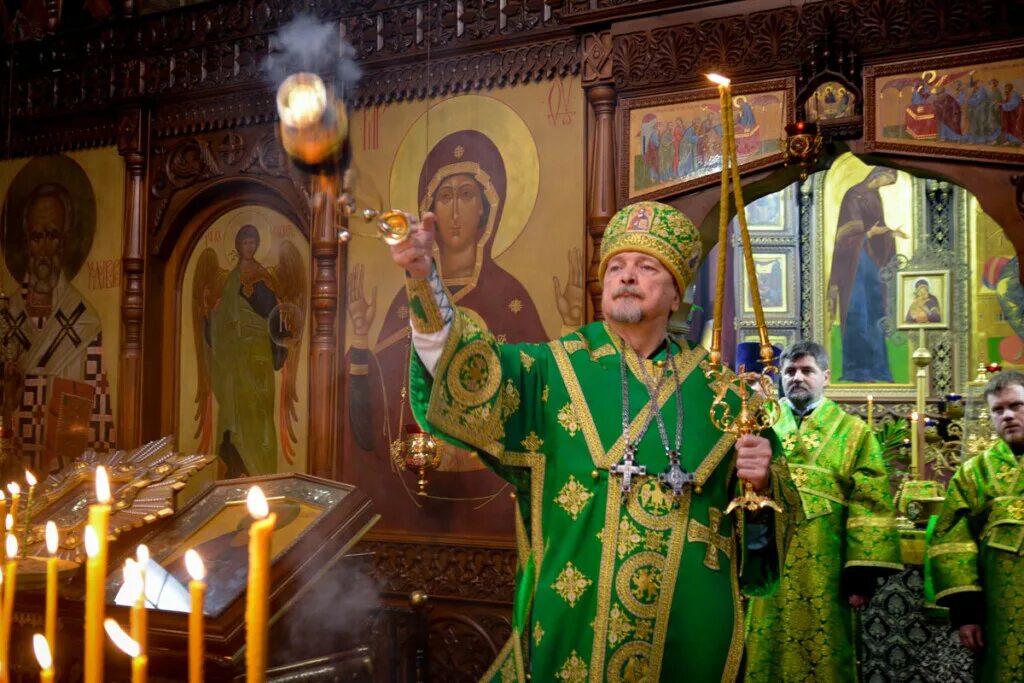 служба в храме спаса на водах