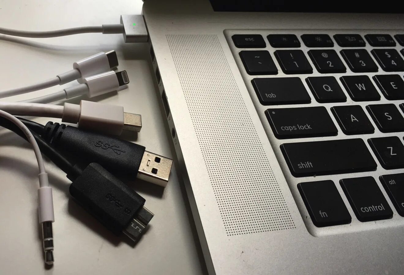 Макбук разъемы Thunderbolt. MACBOOK Air m1 USB. Макбук АИР 2016 USB. Thunderbolt MACBOOK Air. Game stick к ноутбуку