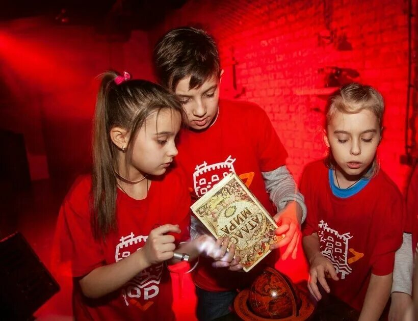 Страшный квест на день рождения 10 лет. Квесты на день рождения ребенка 10 лет. Страшный квест на день рождения 10 лет. Квесты на детский день рождения. Страшный квест на день рождения 10 лет.