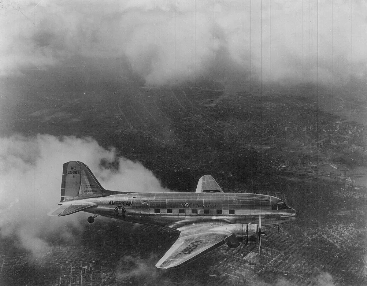 Douglas DC-3. Самолет DC-3 American Airlines. DC 3 TWA. Douglas DC-3 1945 года. Авиарейсов 2