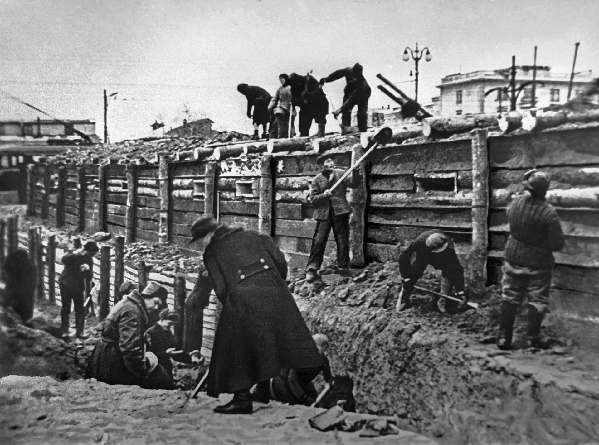 5 октября 1941. Можайск в годы войны 1941-1945. Оборона Москвы 1941. Москвичи роют траншеи 1941.