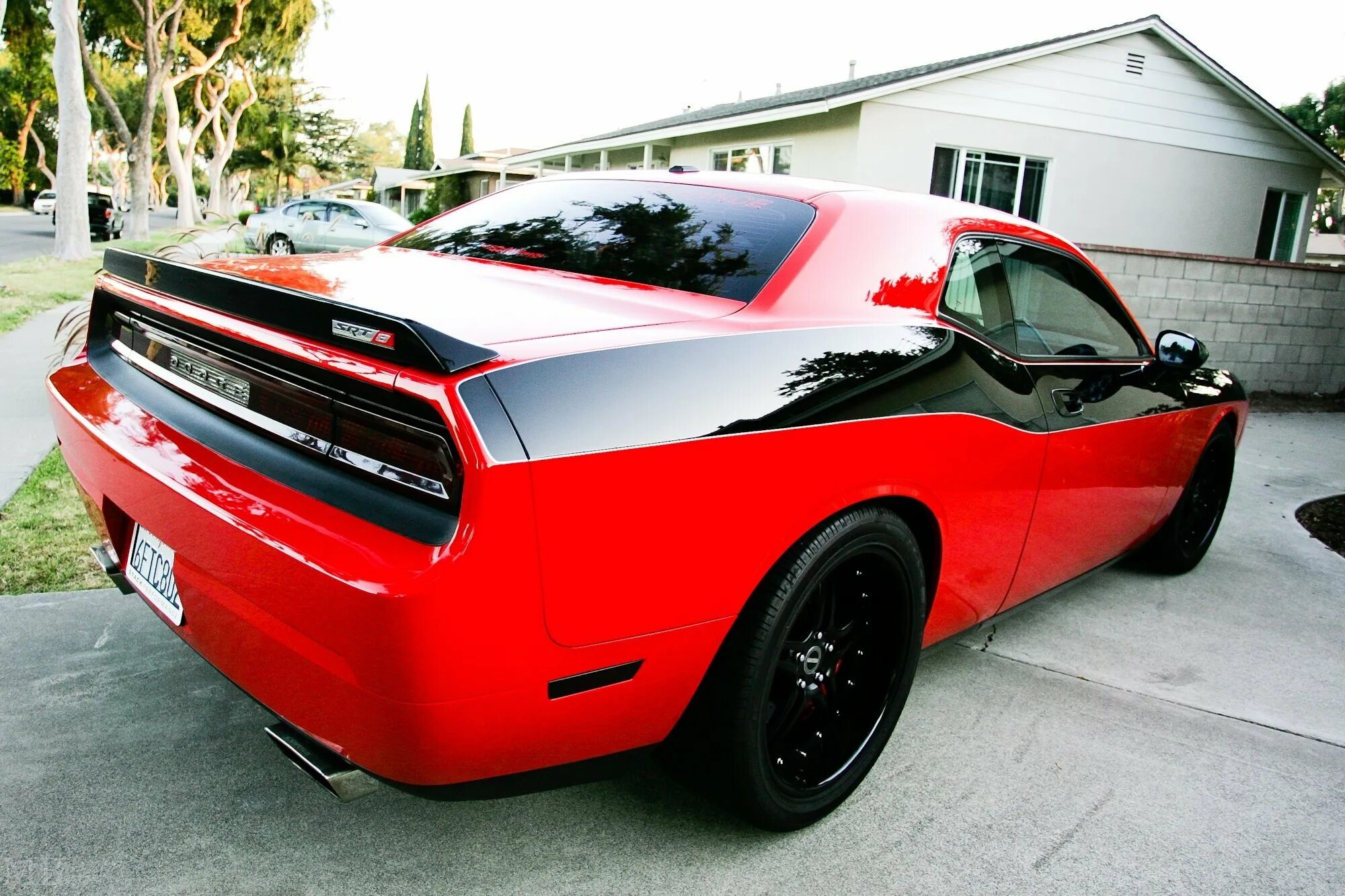 Dodge tuning. Додж Челленджер 2000. Dodge Challenger 2009. Dodge Challenger тюнингованный. Dodge Challenger srt8.