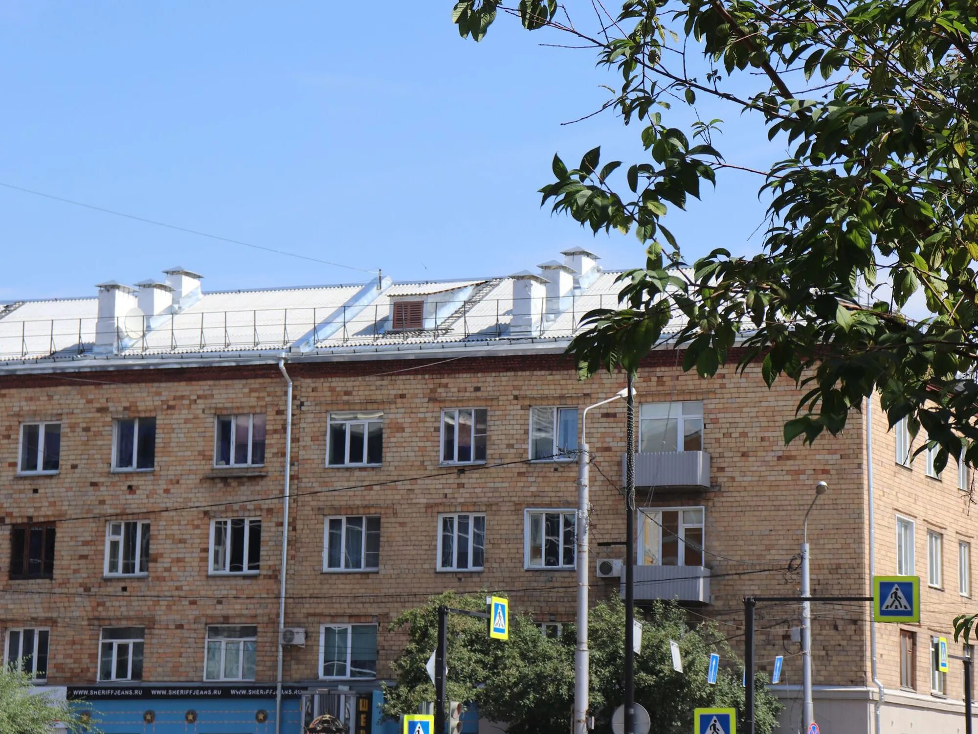 Центральный районный суд г симферополя республики крым. Волгоград центр. Работа в центральном районе. Малгобекская центральная районная больница адрес. Центральный суд г симферополя.