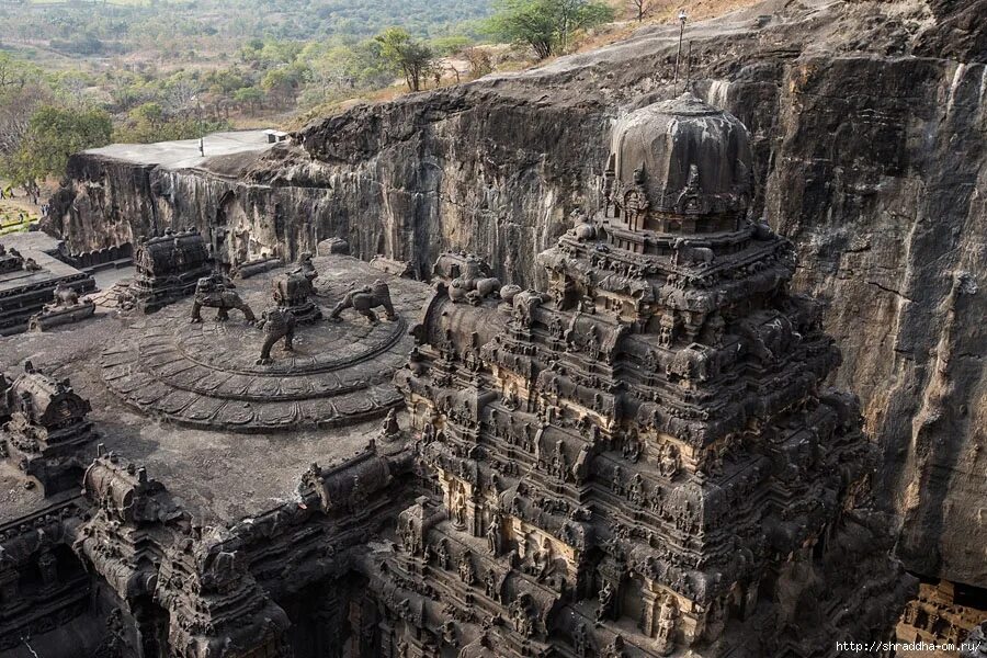 пещеры эллоры в индии. храмовый комплекс в штате махараштра. храм в эллоре индия. храмовый комплекс в штате махараштра. храмовый комплекс в штате махараштра.