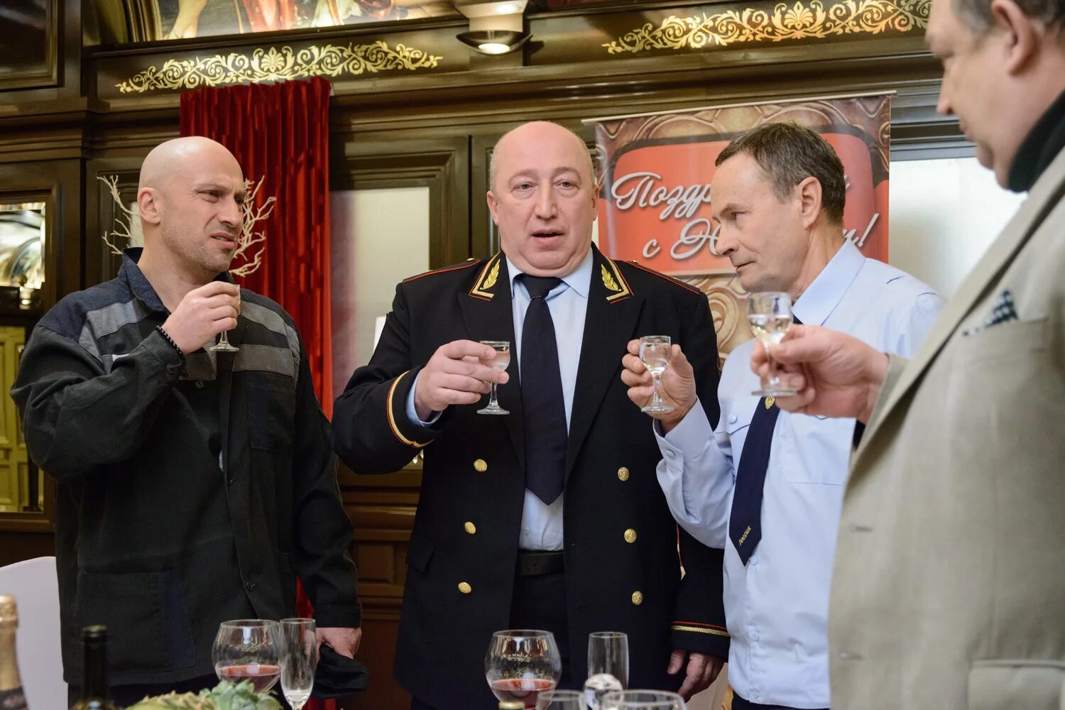 Два отца и два сына 2013. Два отца и два сына 2013. Постер два отца и два сына. 2013 сериал. Два отца и два сына сериал.