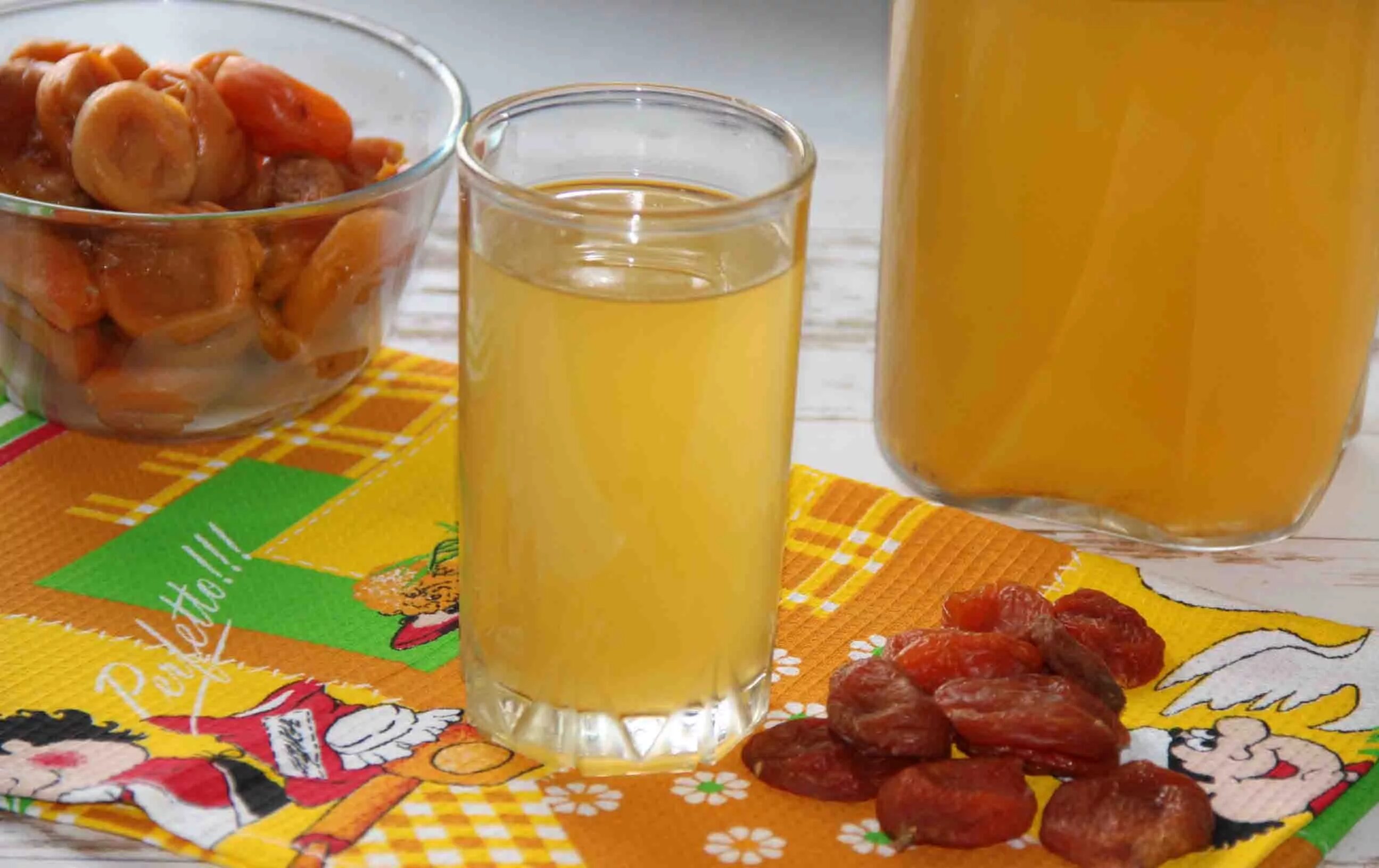 Компот из кураги фото. Напиток из сухофруктов. Компот из сухофруктов. Кисель персиковый. Компот из кураги.