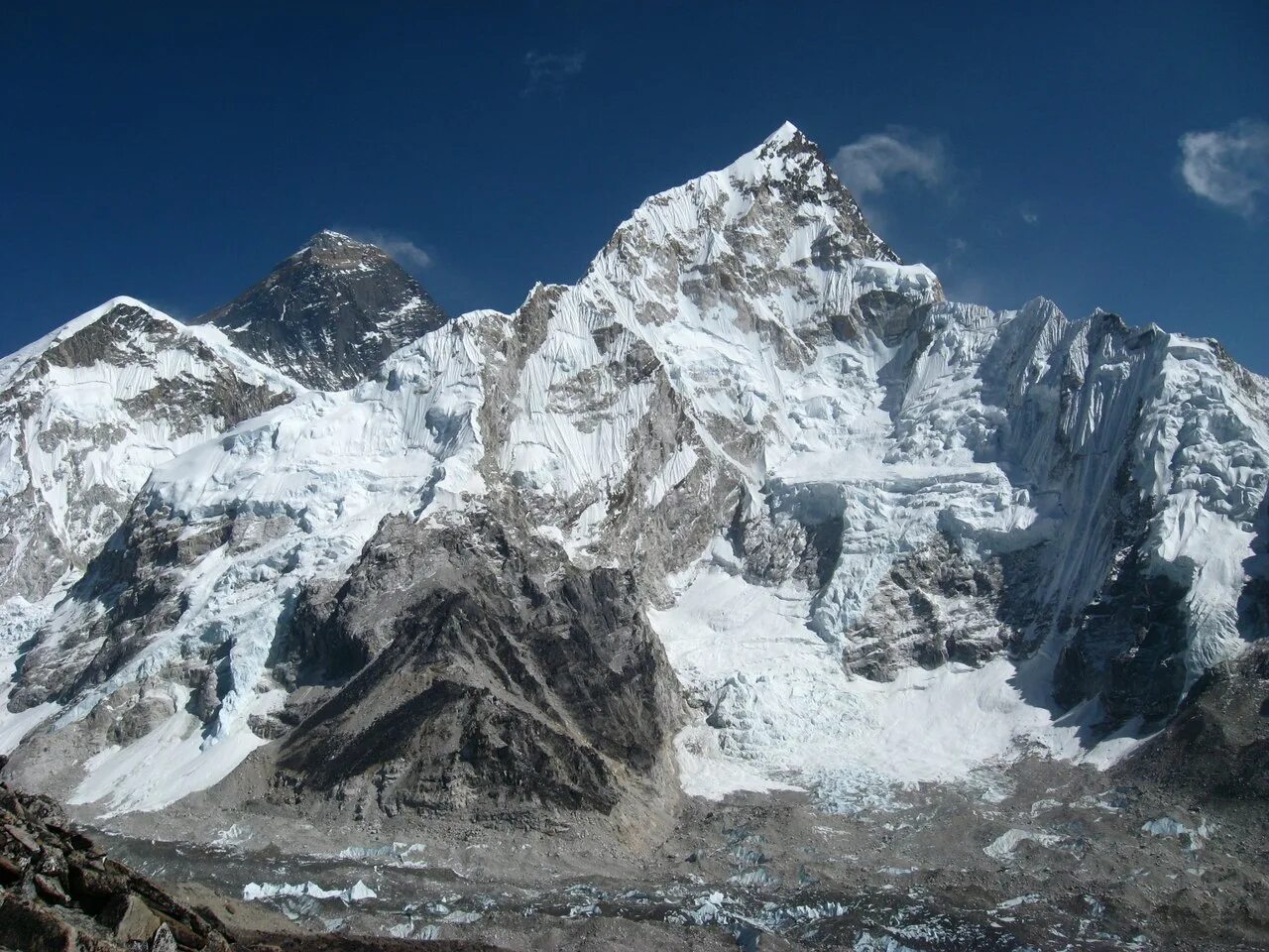 Высота эве. Гималаи Эверест Джомолунгма. Гималаи Эверест восхождение. Вершина Гималаев Эверест. Самые высокие вершины Гималаев.