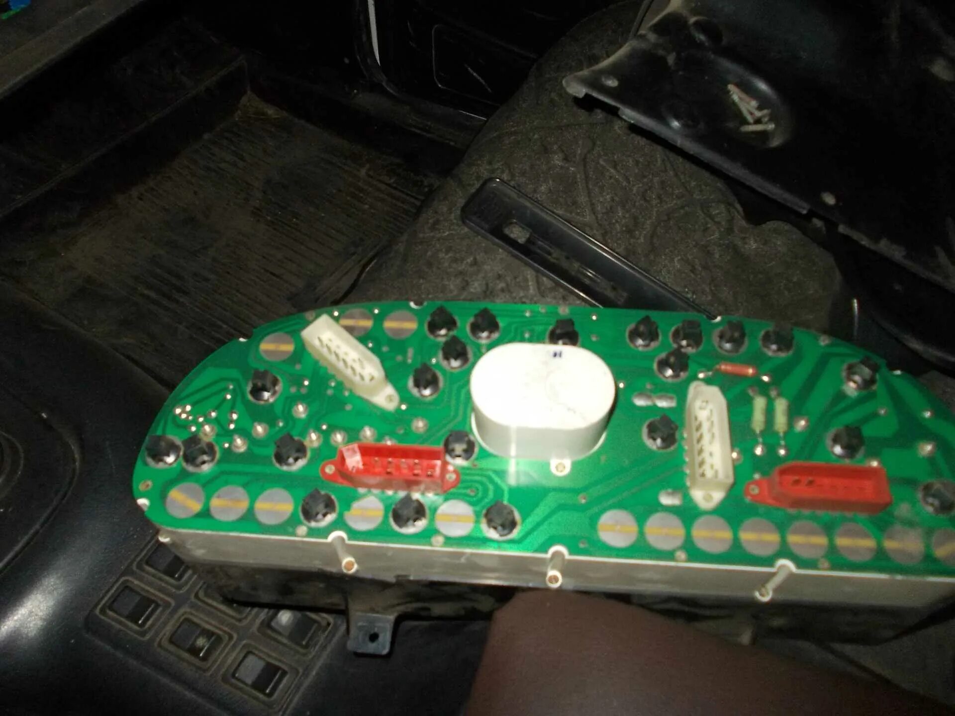 Тахометр на газель 406 на 402. Тахометр газель 402 двигатель. Тахометр на 406. Провод на тахометр змз 406. Тахометр газ-3302 на уаз.