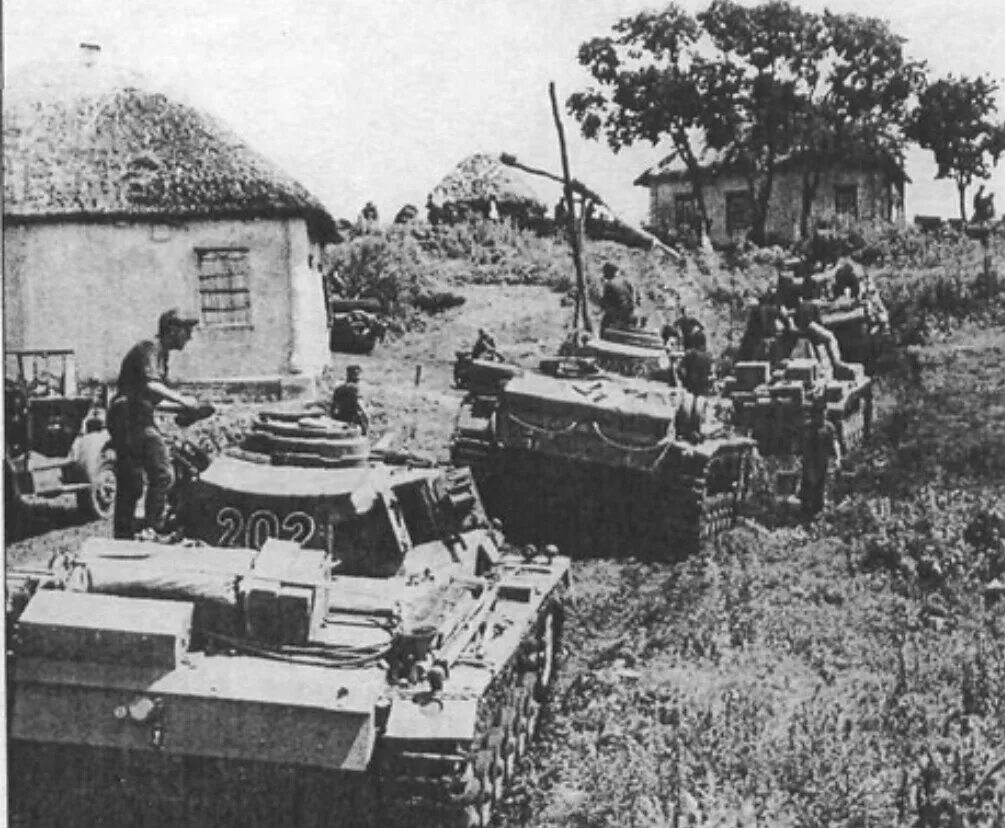 Операция летом 1943. Немецкие танки харьков 1943. танковая группа клейста 1942. битва под харьковом 1942. харьков 1942 битва.