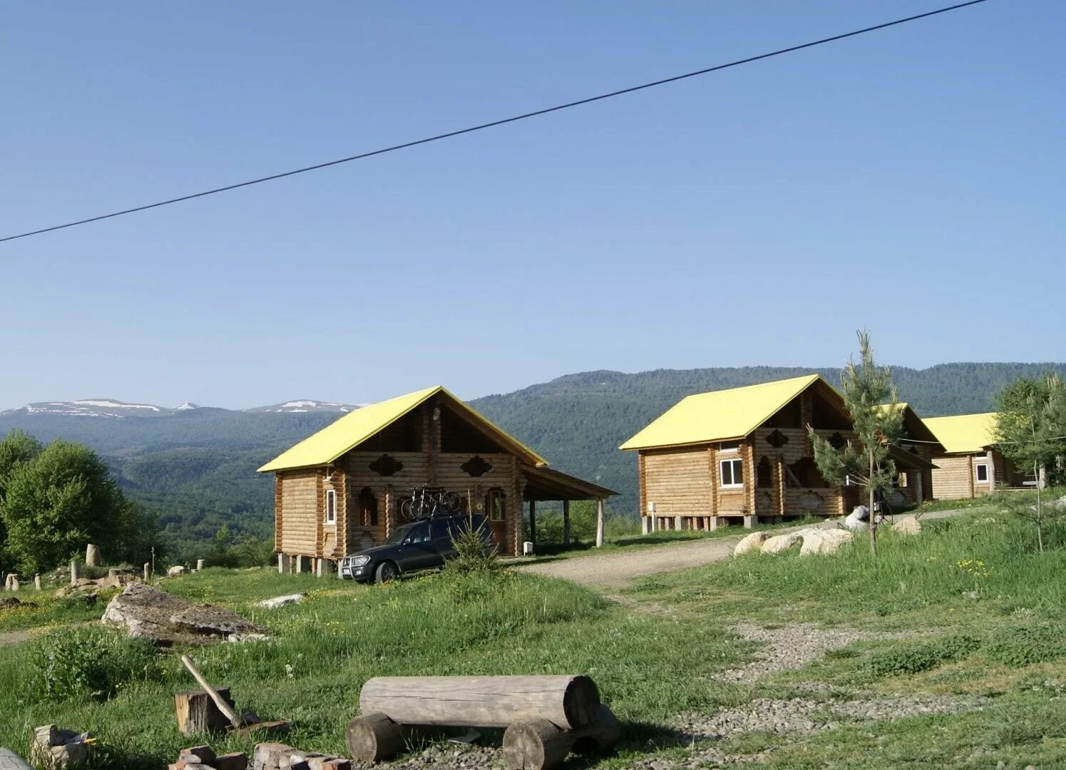 База горная кубань мезмай. Яровая поляна гузерипль. Резиденция шале красная поляна. Домики в горах краснодарского. Домики в горах краснодарского.