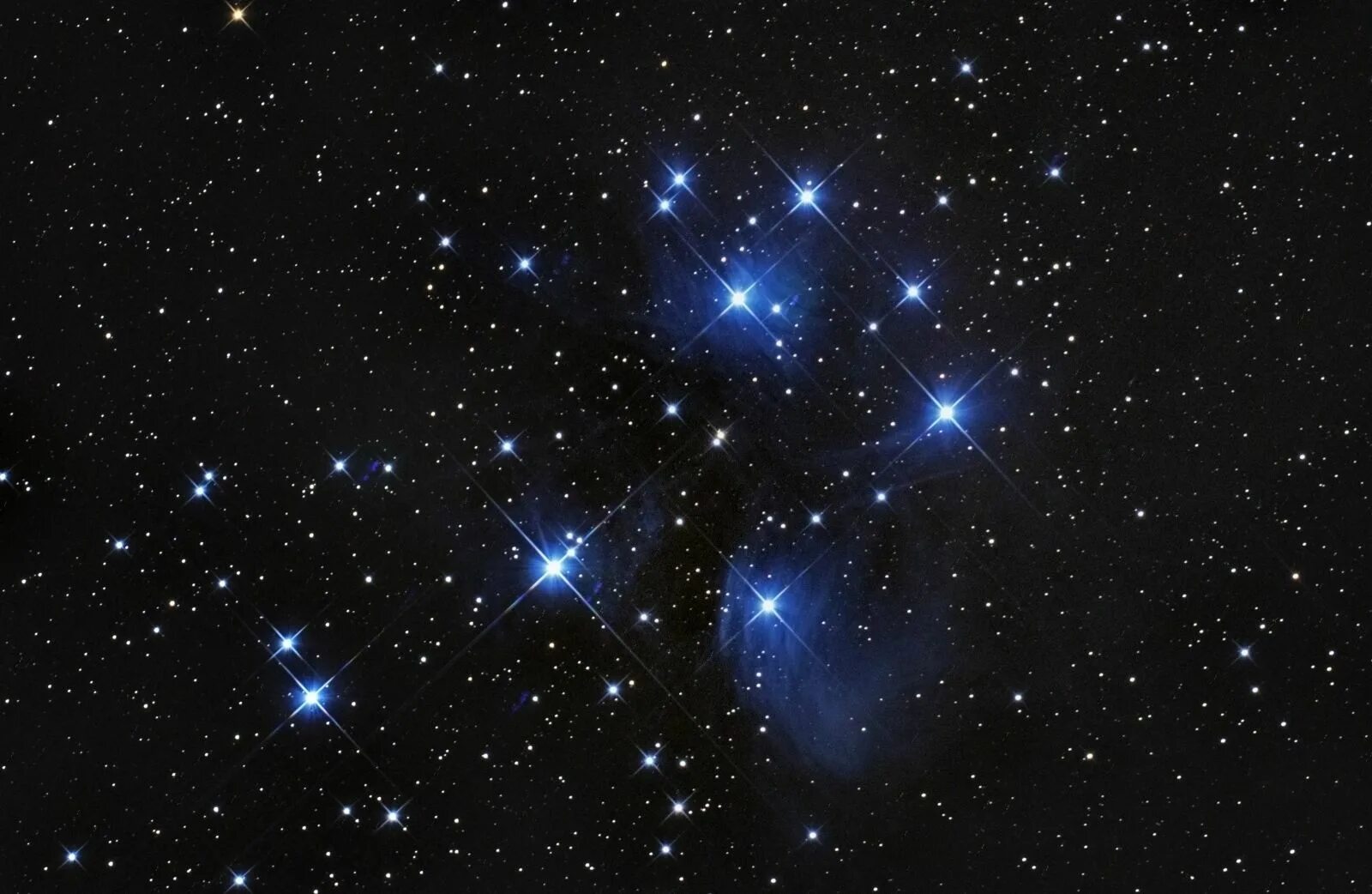 плеяды невооружённым взглядом. альдебаран гиады плеяды. плеяды на звездном небе. звезда альциона созвездия плеяд. плеяды на небе.