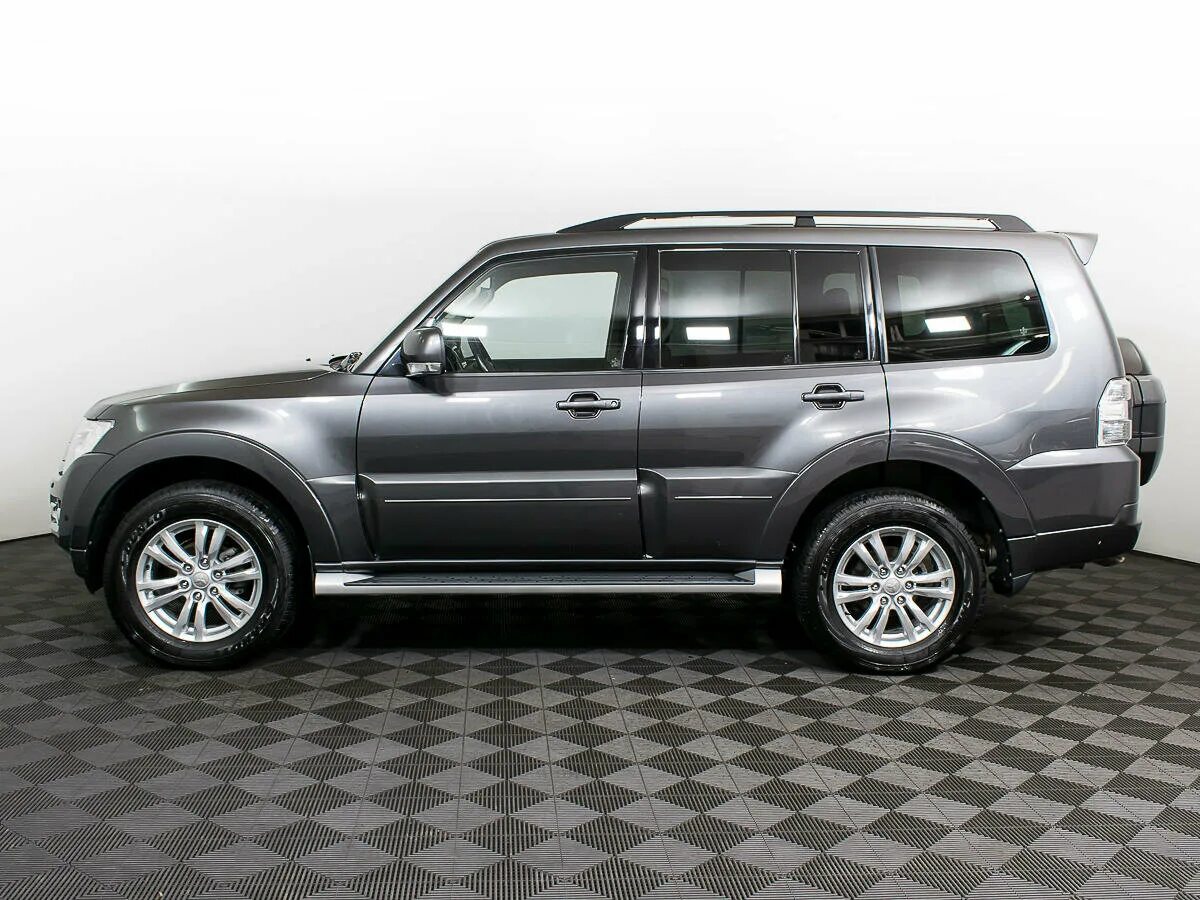 Mmc pajero 4. Митсубиси паджеро 4 поколения. митсубиши паджеро 4 поколения. mitsubishi pajero 3 и 4 поколения. митсубиси паджеро 5 поколения.