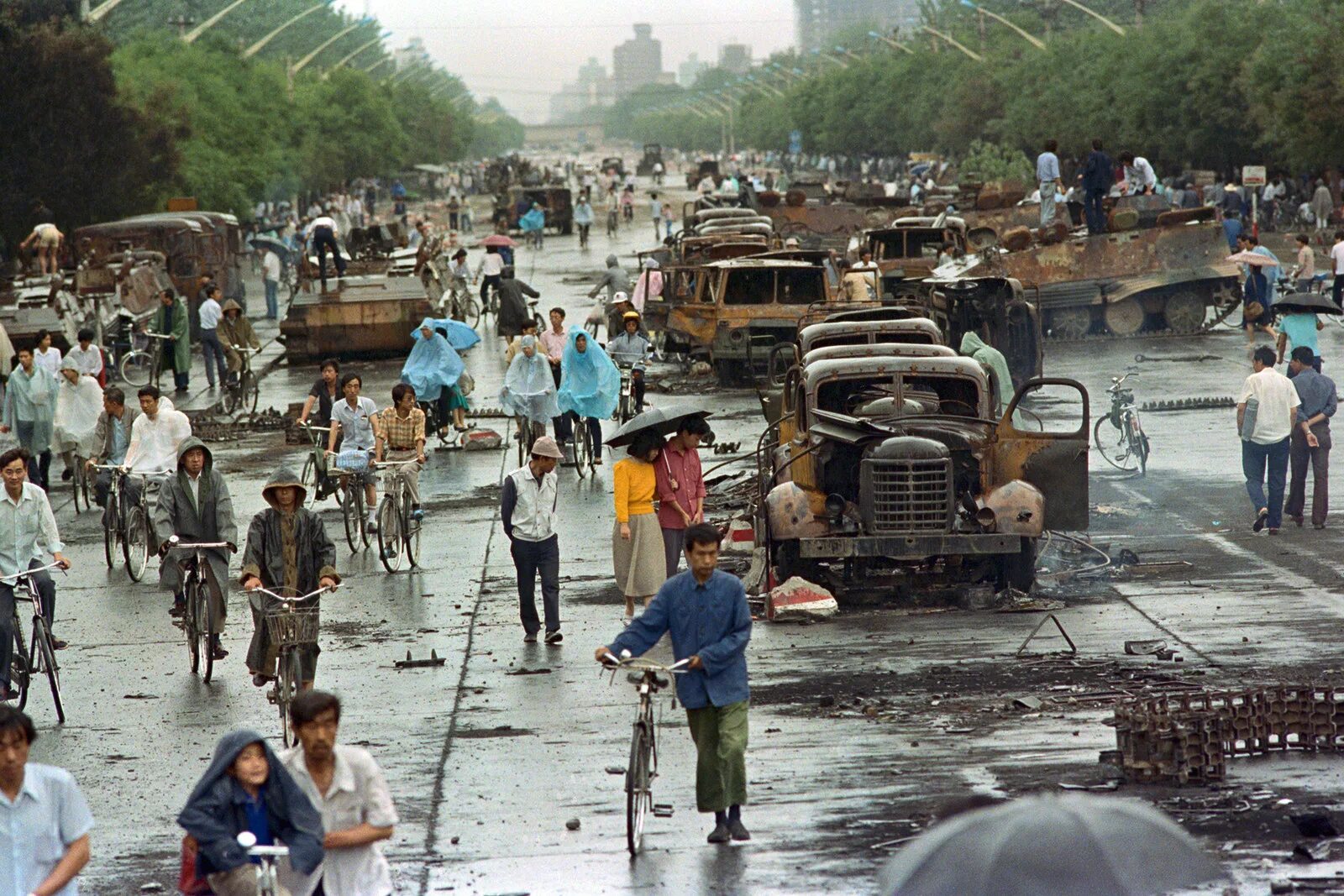 События на площади тяньаньмэнь. Китай площадь тяньаньмэнь 1989. восстание на тяньаньмэнь 1989. события на площади тяньаньмэнь в 1989 году. 1989 год китай площадь тяньаньмэнь.