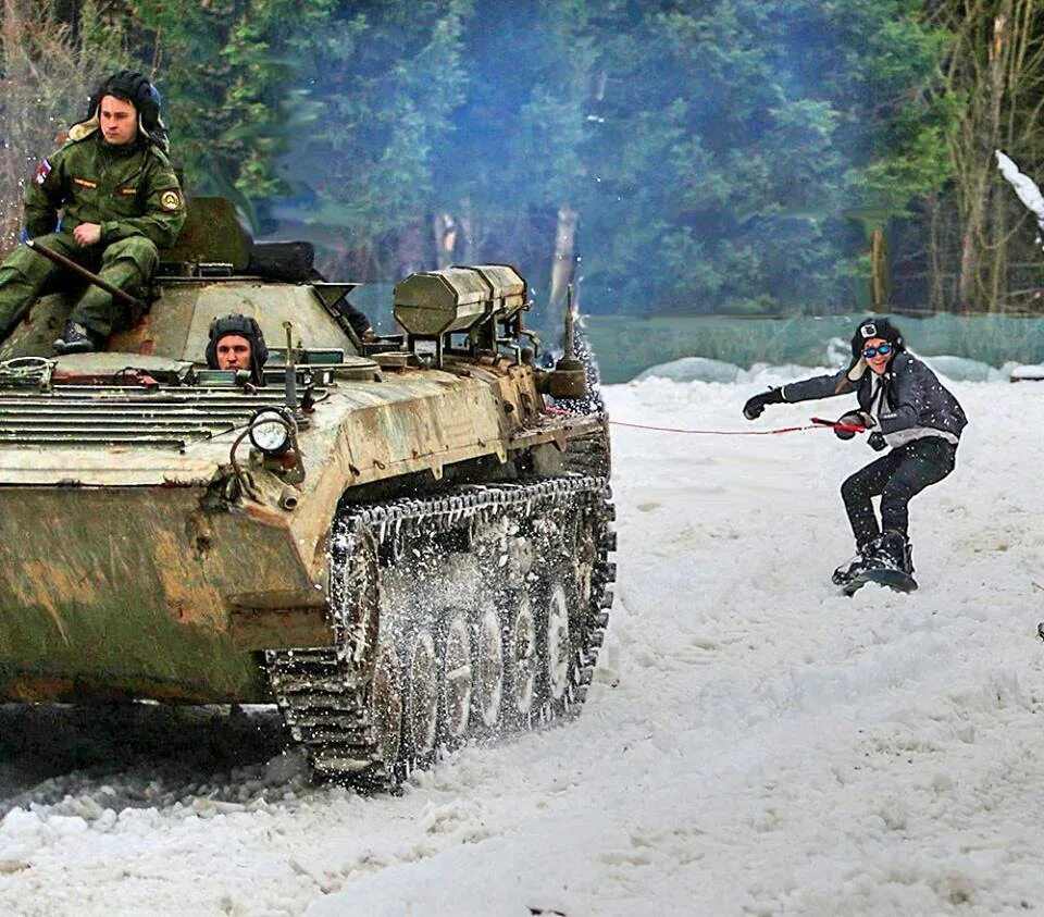 БМП смешные фото. Meanwhile in Russia Tank. Неудачка Russia. Лис трасс на танке смешное фото. Танк раша