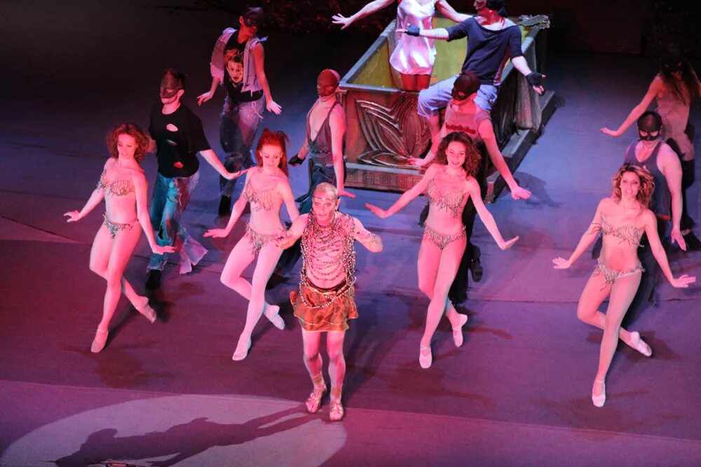 Александр посвянский хореограф биография фото. Александр посвянский хореограф биография. Балетная труппа под руководством а. Балетная группа посвянского. Труппа.