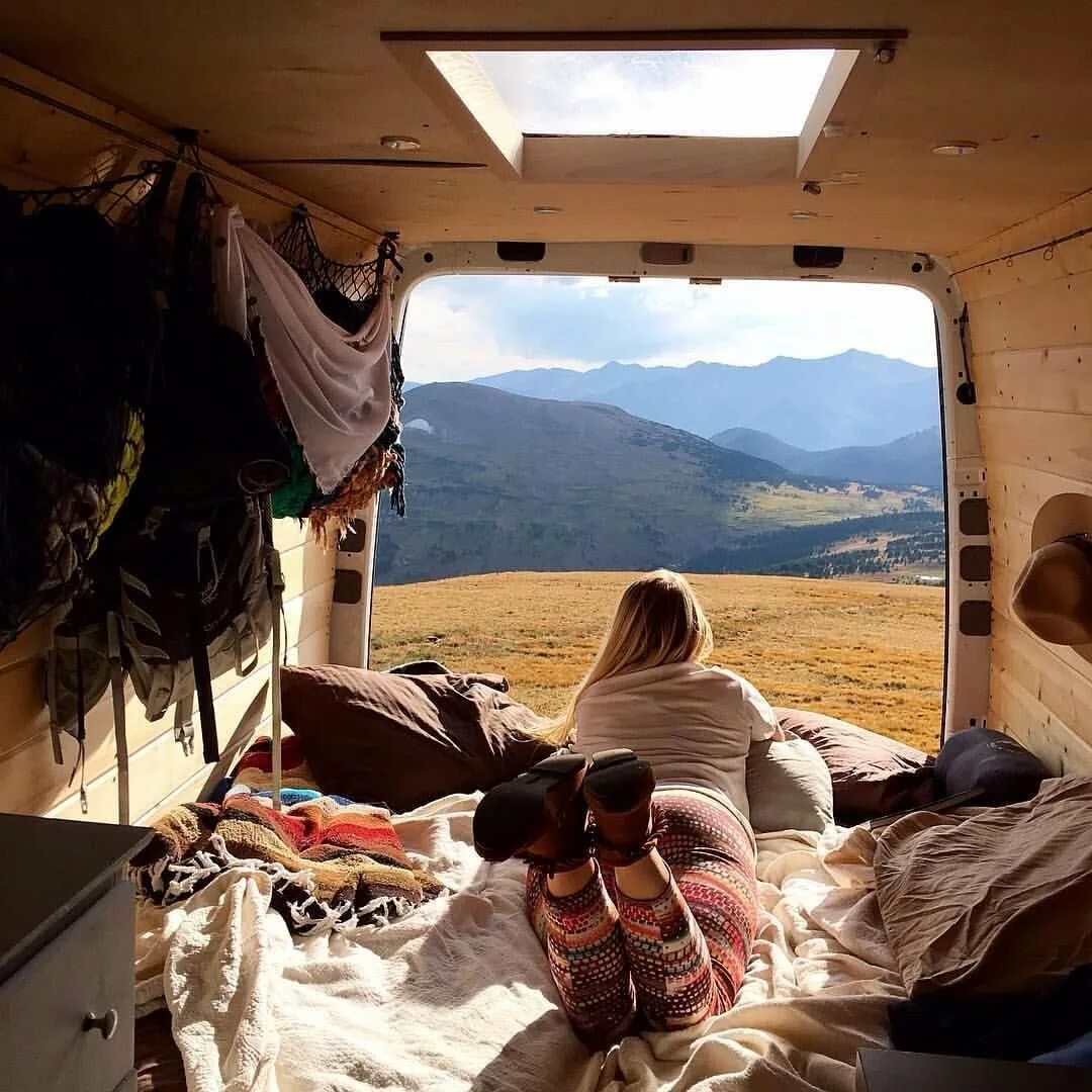 Travel camping. Van Life. Автодом vanlife. Автокемпинг караванинг. Фургон для путешествий.