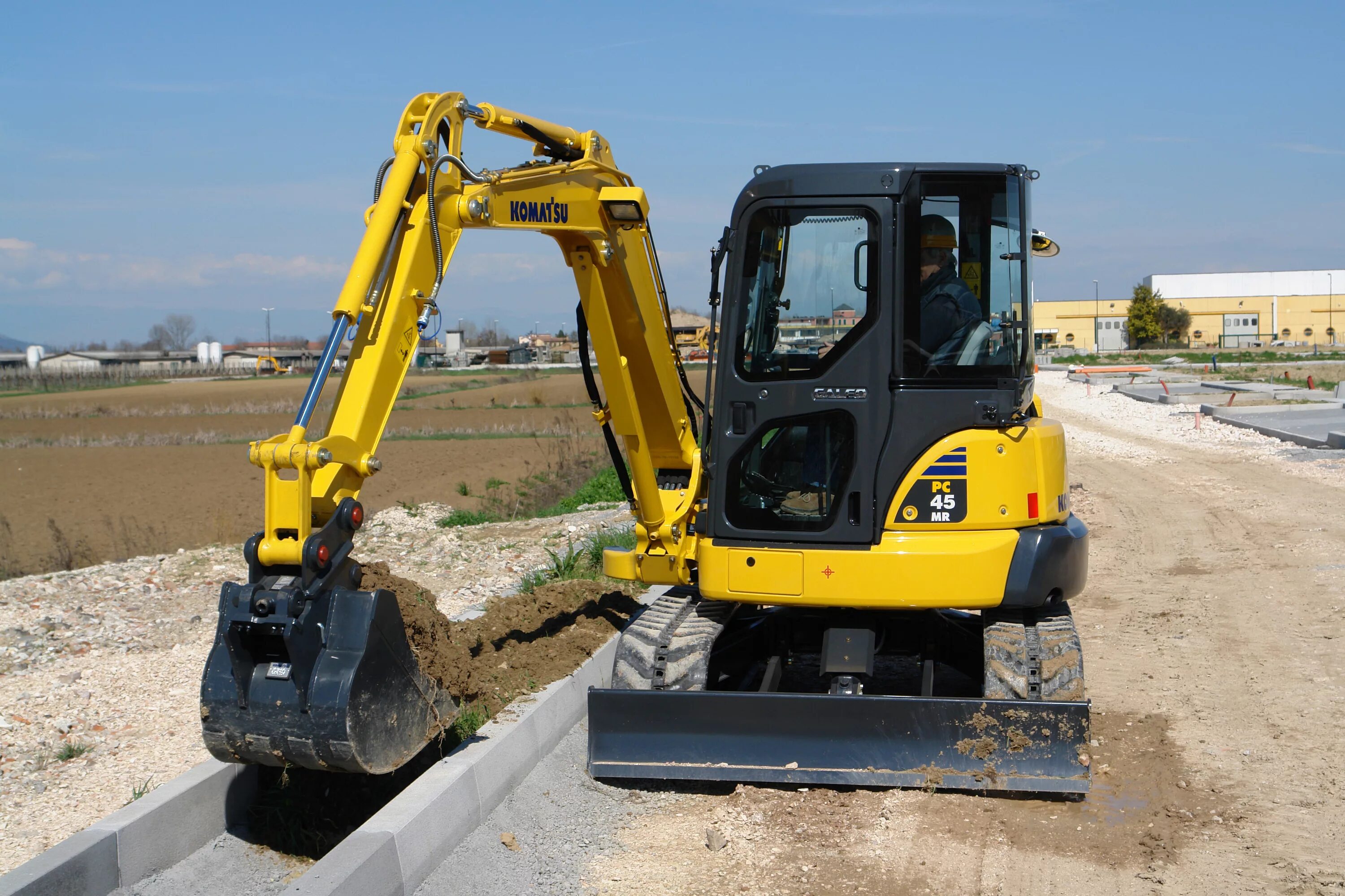 Мини экскаватор komatsu