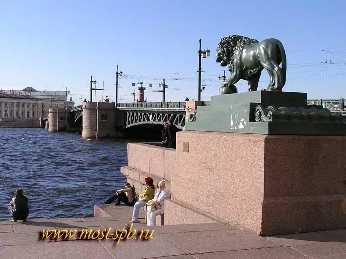 Лев причала