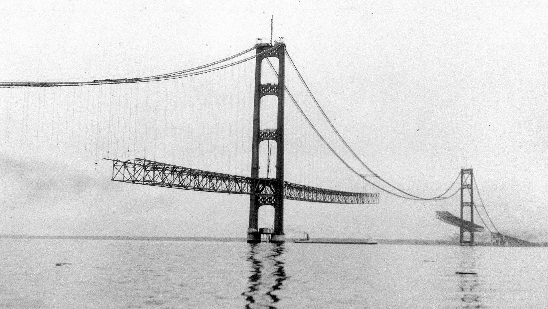 The first bridge was. Стрейтс оф макинак. macintosh bridge.