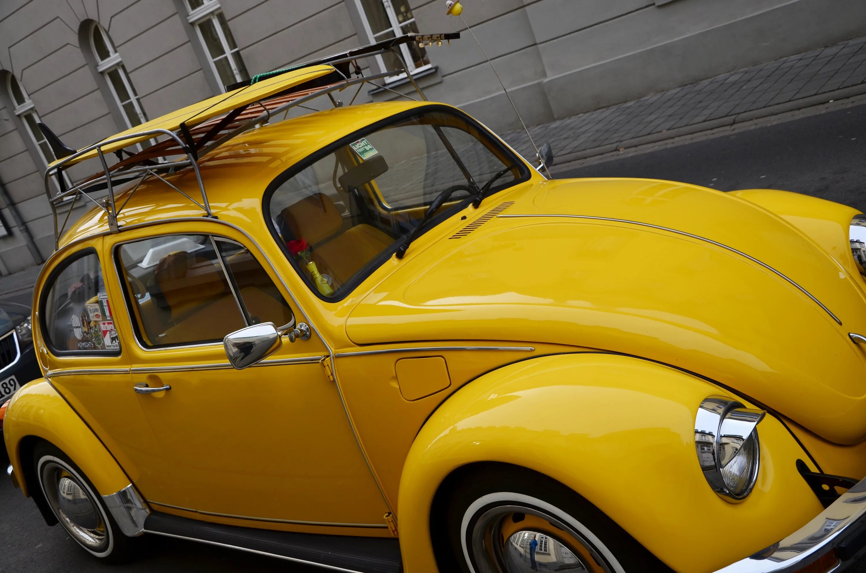 Volkswagen желтый. Фольксваген Битл желтый. Volkswagen Beetle Yellow 1963. Volkswagen Juke 1963 желтый. Фольксваген Жук желтый 1999.