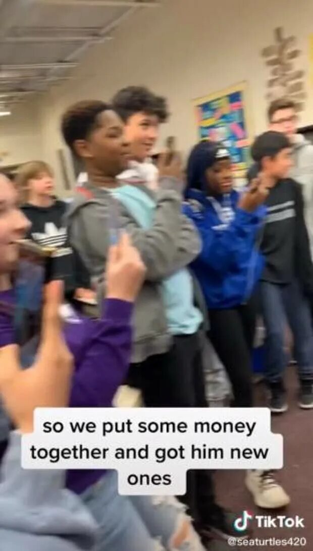 Пацан украл кроссовки в бразилии. Мальчик украл кроссовки в бразилии. мальчик который воровал кроссовки в бразилии. мальчику в бразилии за кражу кроссовок. чел украл кроссовки в бразилии фулл.