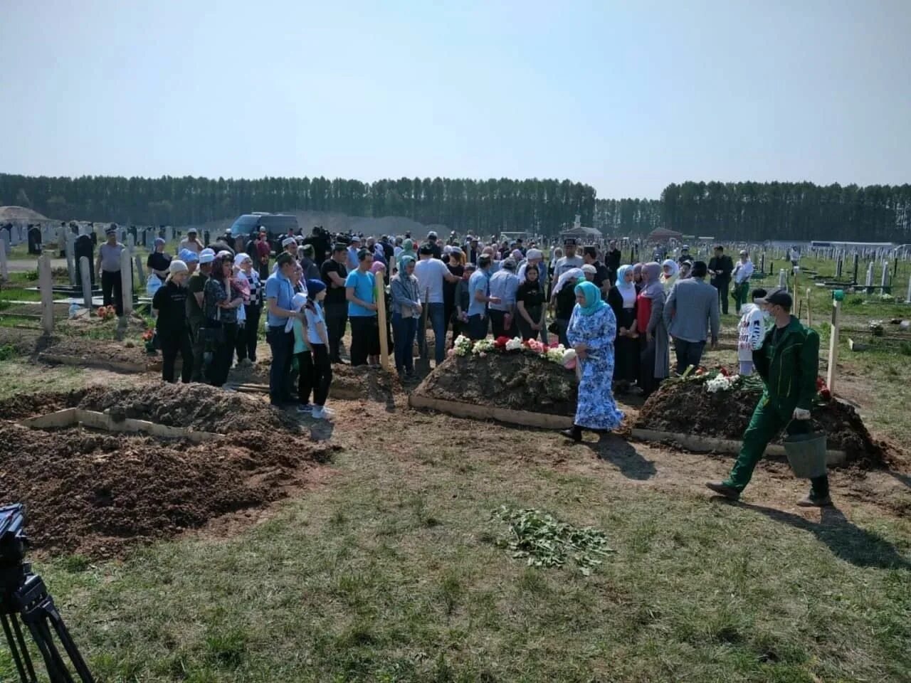 Талида похороны. Самосыровское кладбище Казань. Похороны погибших в Казанской школе. Казань кладбище гимназия 175.