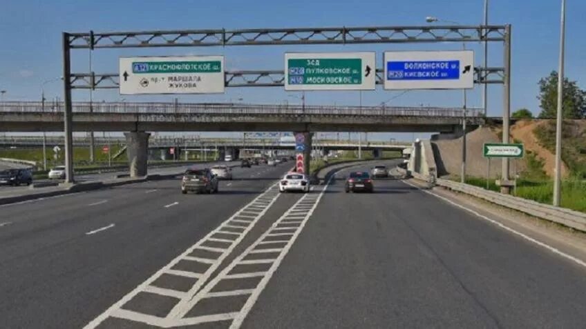 Дорога в питере зсд. Пробка на пулковском шоссе. Съезд с када на таллинское шоссе. Красное кольцо красноярск конфигурация. Кад красный.