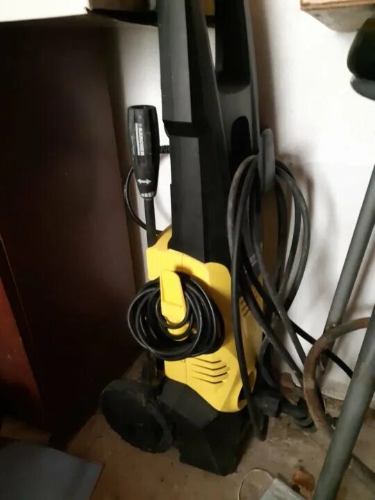 Керхер рывками. Держатель пистолета Karcher k 5 Basic. Karcher k3.75 уплотнители. Керхер к3 пусковое. Держатель струйной трубки Karcher k 5 Basic.