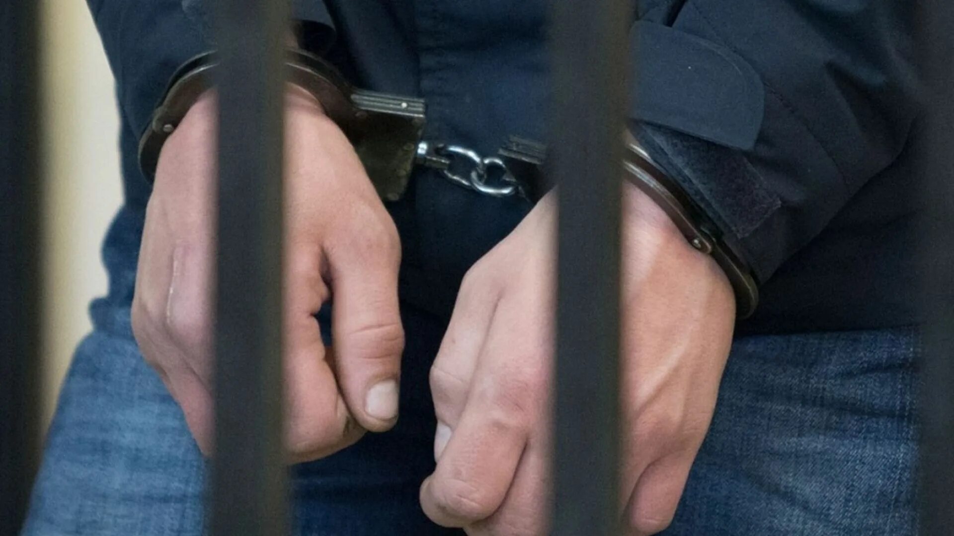 Предстать перед судом в деле. Предстанет перед судом. арест (уголовное наказание). уголовное дело суд.