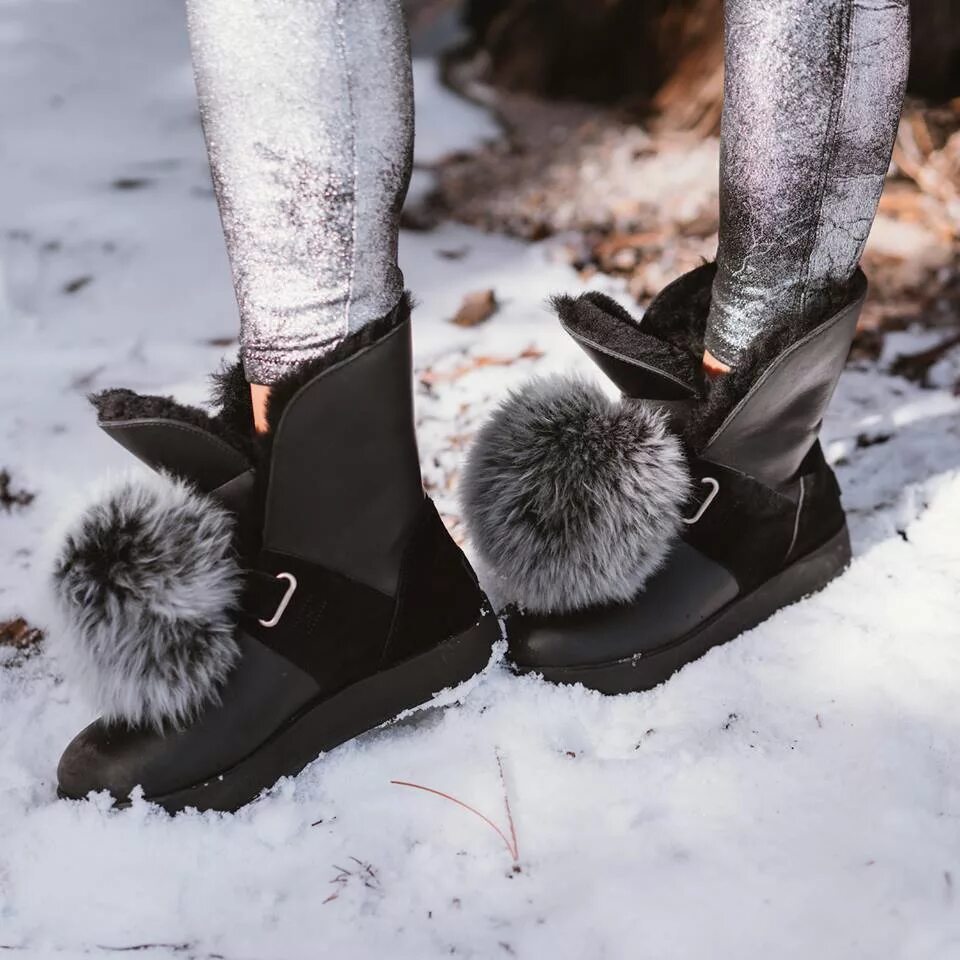 Большие меховые ботинки. Угги женские с меховыми отворотами. Угги UGG Дутики. Ботинки Дутики угги женские кожа