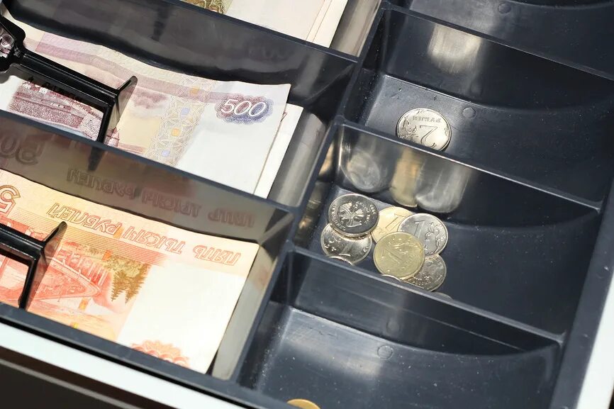 денежная наличность в кассе предприятия. деньги в кассе. наличные деньги в кассе. деньги в кассе. наличные деньги в кассе.