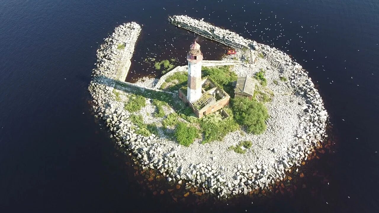 Где находится остров сухо On this day, October 22, 1942, the surviving defenders of the garrison of the is