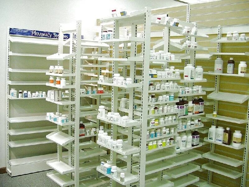 Аптечный склад цены. Аптечные стеллажи. Стеллаж для аптечного склада. Стеллажи фармацевтические для аптеки. Стеллажи аптечные фармацевтические с ячейками.