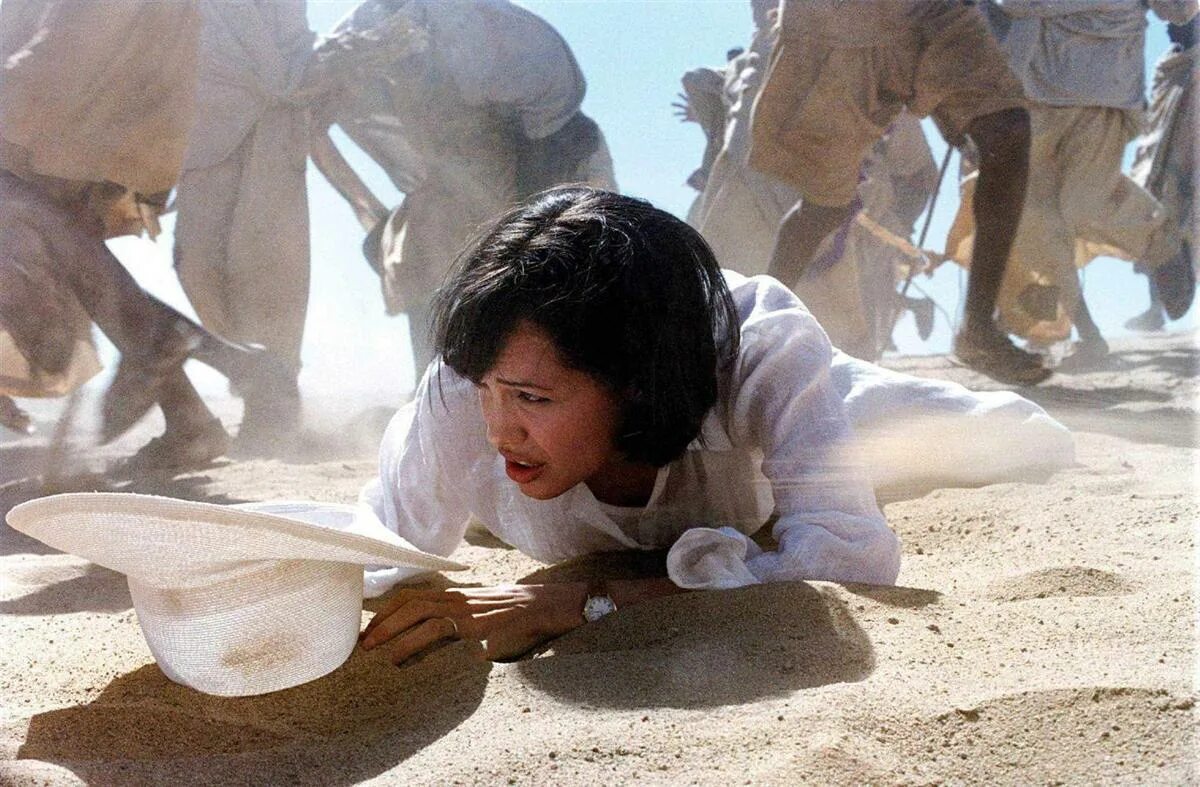 Анджелина джоли за гранью 2003. Steppenwolf квест. Ф. Sarah jordan beyond borders. Beyond border gathering 2024.