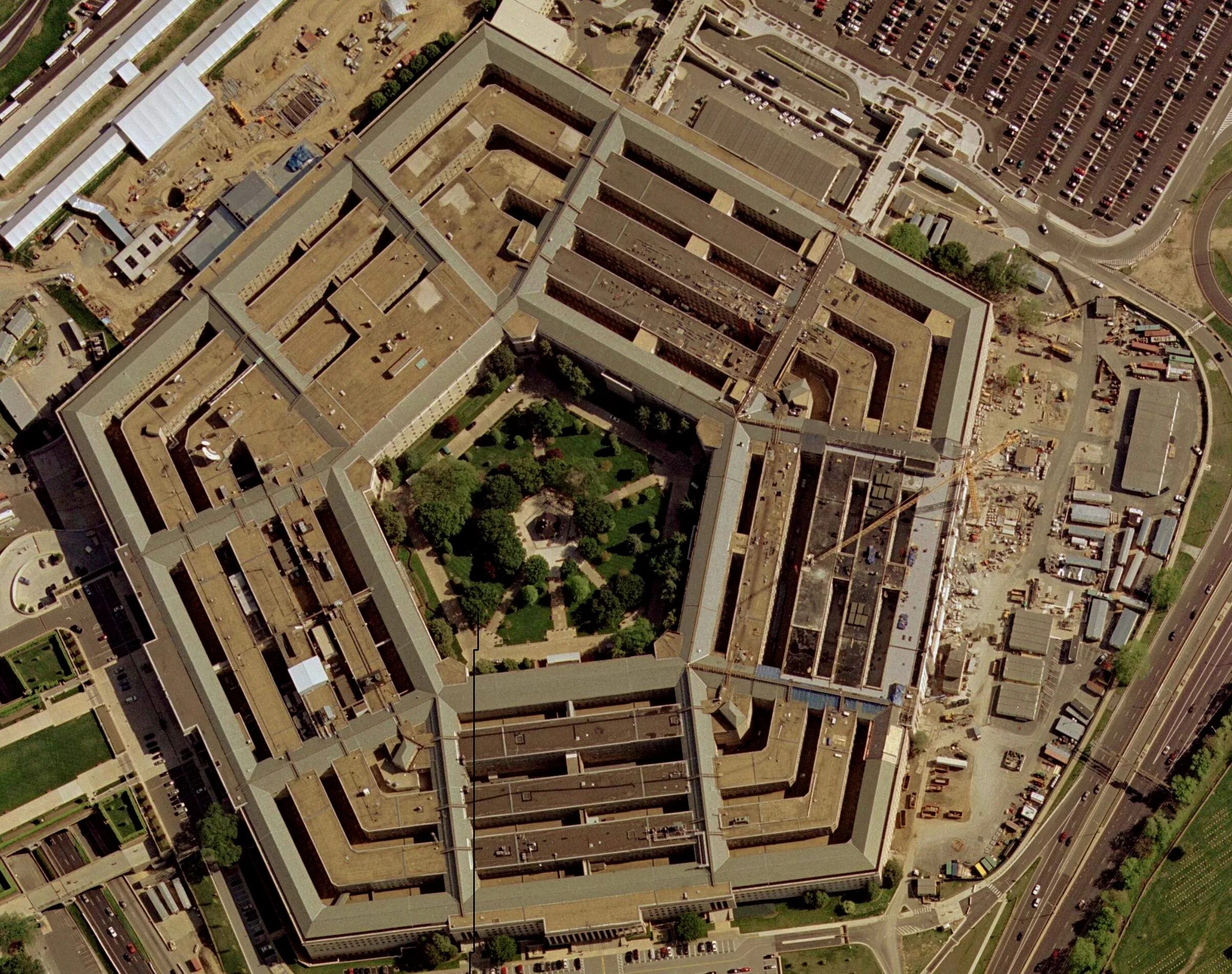 Пентагон это. Пентагон 2002. Пентагон вид сбоку. Пентагон здание сверху. Пентагон 2001 план.