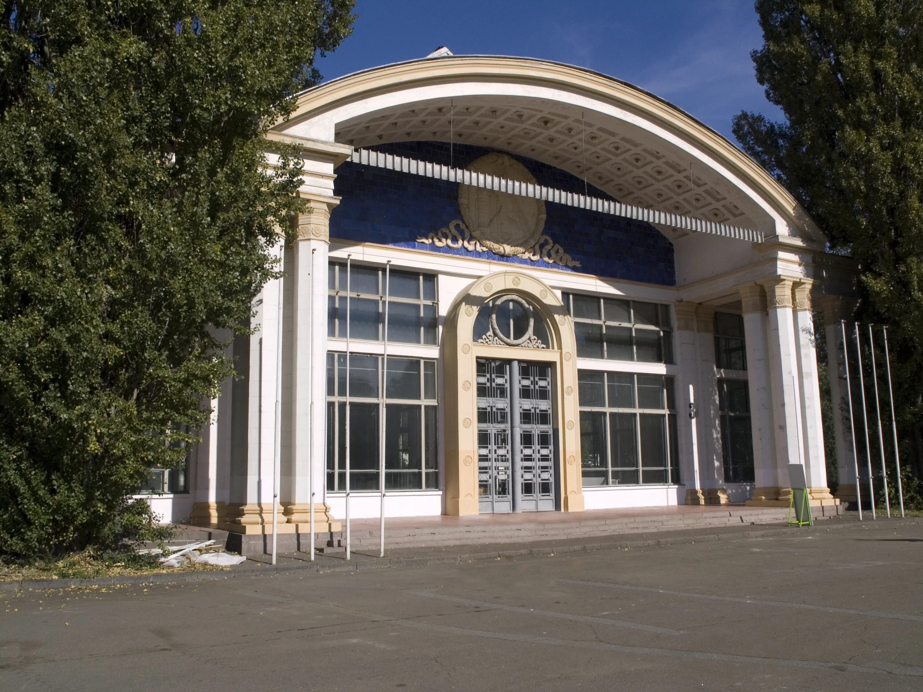 Всеволожск аренда помещений. Тц лидер боровское шоссе 27. Вднх павильон звероводство. Нововоронеж аренда. Фасад торгового павильона.