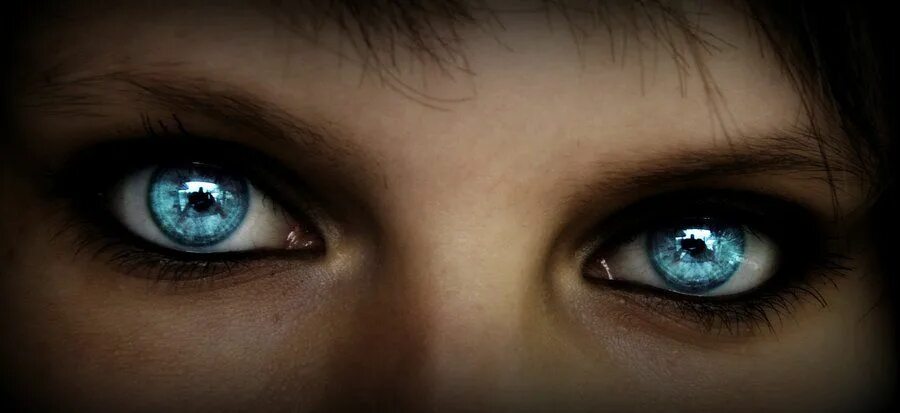 И правда красивые глазки. Фото глаза девочки на синем фоне. Ice Blue Eyes. Crystal Blue Eyes. Eyes on me by asteria