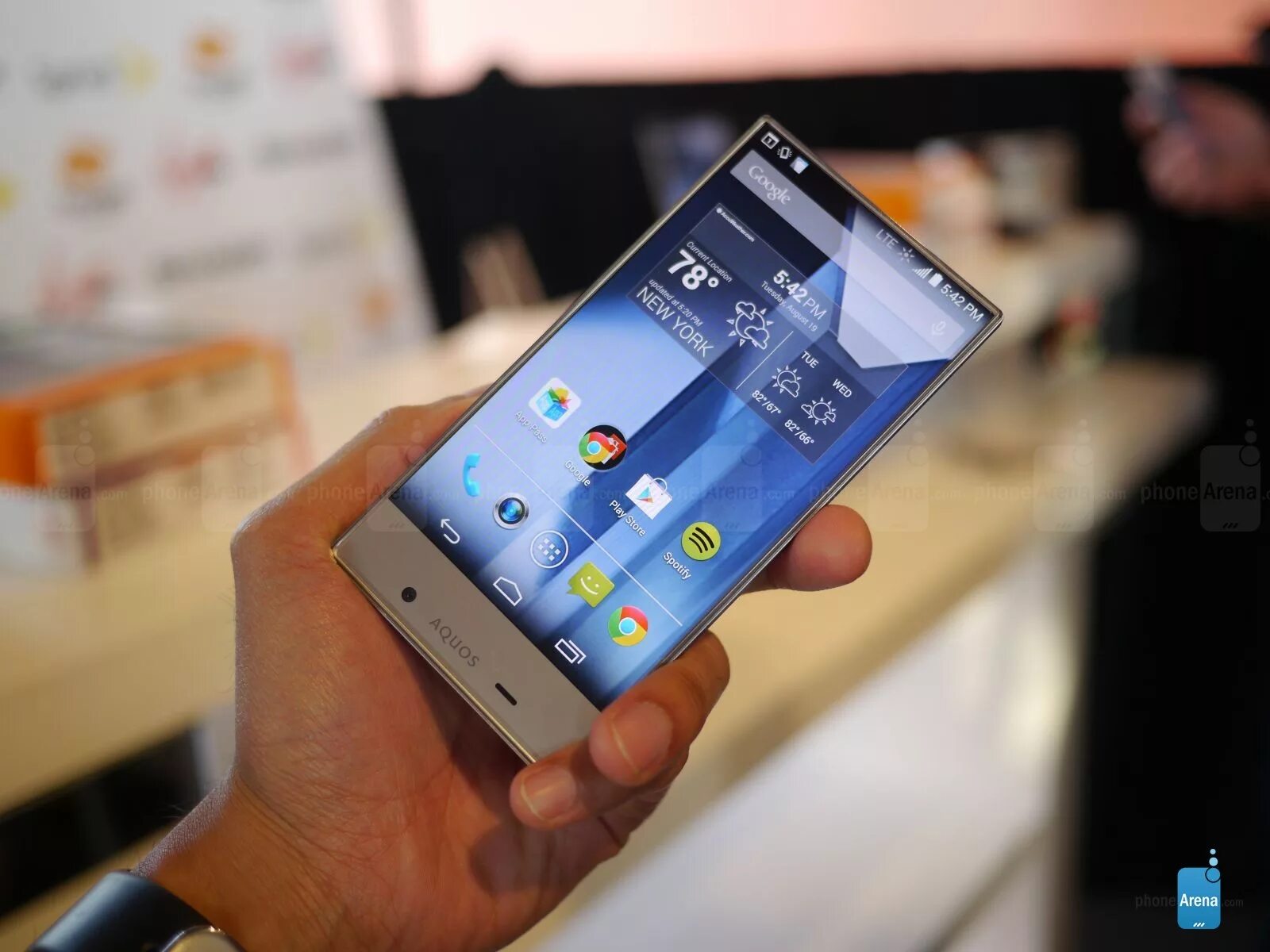 Смартфон без программ. Sharp aquos crystal. sharp aquos crystal 2014. смартфон sharp softbank 403sh aquos crystal2. смартфон шарп безрамочный.