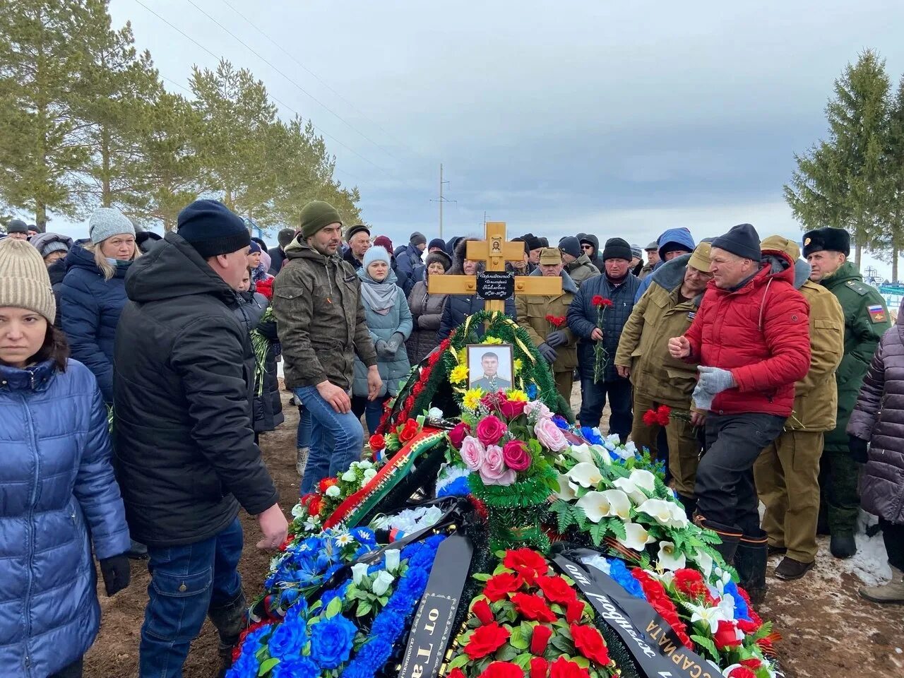 Похороны солдата в Набережных Челнах. Похороны солдат Самара. Про погибших на украине