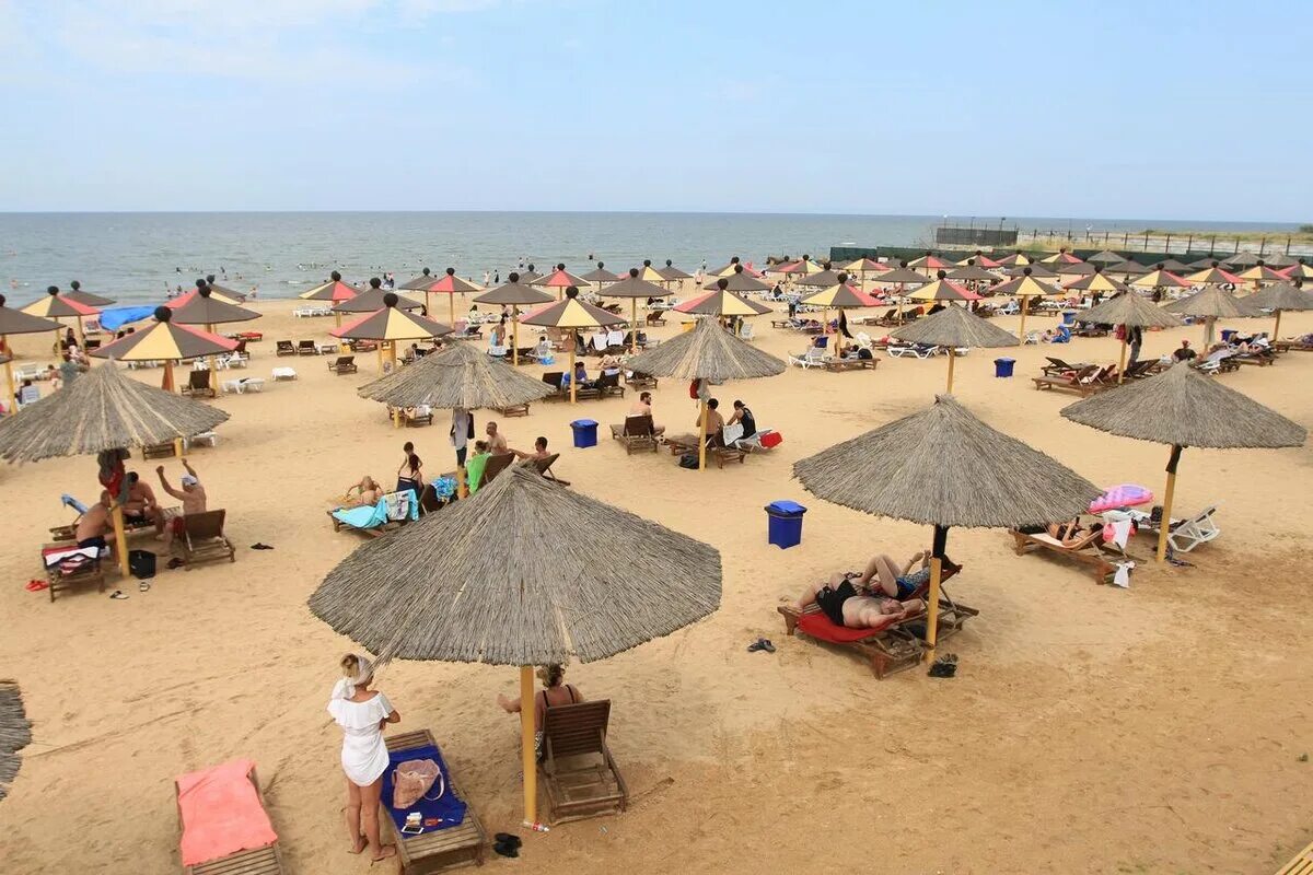 Тур в дагестан на каспийском море. Пляж Джами в Махачкале. Пляж отеля Джами Дагестан. Отель Джами Каспийское море. Гостиничный комплекс Джами Дагестан.