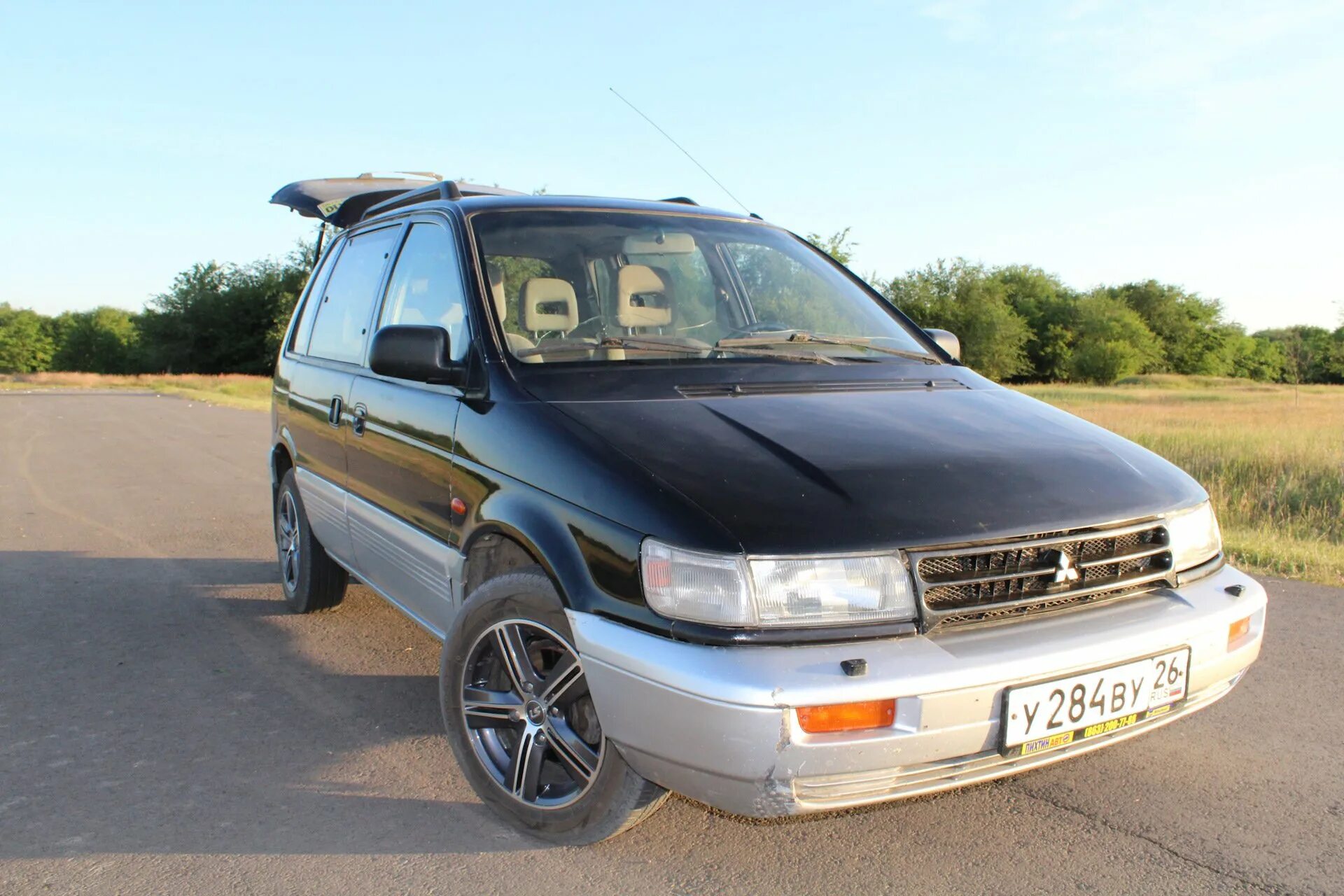 Mitsubishi Space Runner 1992. Mitsubishi Space Runner. Спейс раннер 1.8 Мицубиси. Мицубиси Спейс раннер 1992 года черный. Митсубиси раннер купить